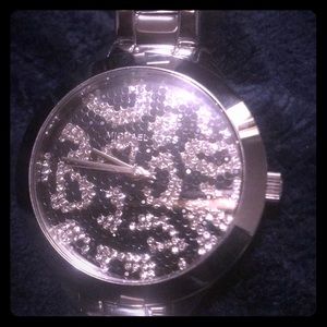 Sliver Michael Kors watch ⌚️